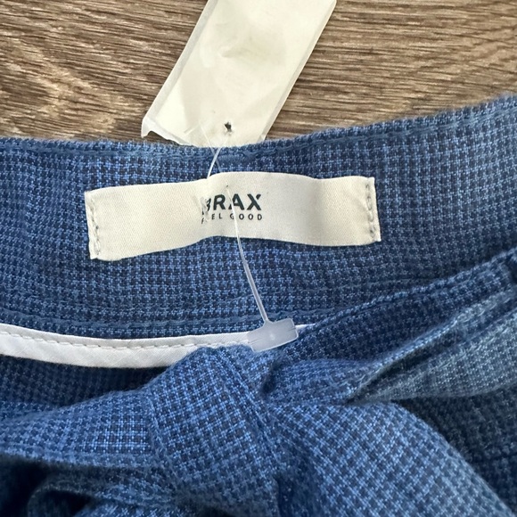 NWT Brax relaxed, fit linen blue Bermuda shorts with belt size 27 length 36 - Picture 2 of 6